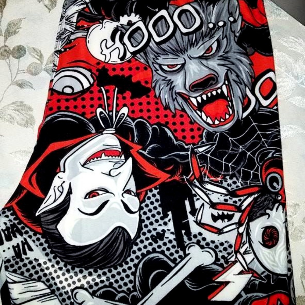 MONSTER HORROR LEGGINGS Capri TC Curvy Yoga NWT